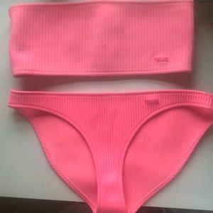 Pink triangl set
